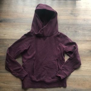 Lululemon maroon sweatshirt